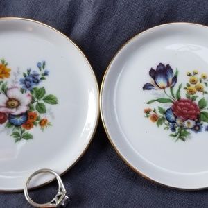 Small Hoffritz porcelain dishes